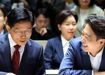 연일 ‘단일화 러브콜’ 김문수, 선긋는 이준석…대선 막판 변수될까