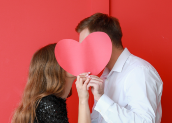 남편과 입맞춤 후 ‘찌릿’…알고보니 ‘악성 종양’