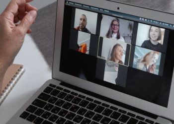 화상회의 중 ‘성기노출’ 남성 해고…부당해고 소송 패소