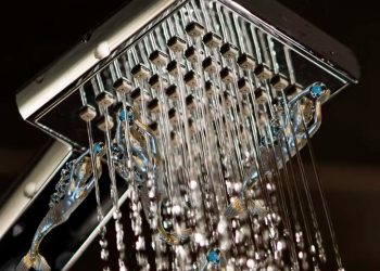 아침 샤워 vs 밤 샤워…언제 해야 더 좋을까?