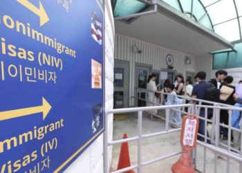 “다음 학기 입학 허가 받았는데” … 미국, 전세계 공관 학생비자 심사중단, 유학생들 대혼란