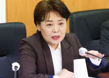 윤희숙, “유시민, 비틀린 성의식, 뻔뻔한 학벌우월주의” 직격