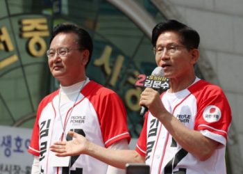 김문수, “DJ·盧 고졸, 권양숙 중졸 … 우리 누나는 초졸”