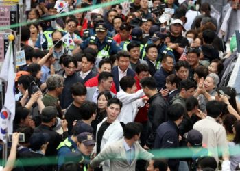 박근혜, 8년 만에 서문시장 방문… 사실상 김문수 후보 지원 유세