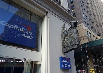 “신용카드 시장 지각변동” … 캐피털원, 디스커버 인수