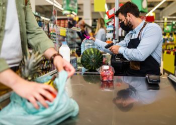 [소비자] “세일이라더니” … 할인가격표 붙이고 정가 결제 다반사, 평균 18.4% 초과지불