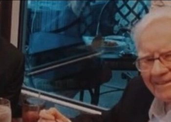 버핏과 너무 다른 ‘트럼프와의 만찬’ … 돈벌이 하나