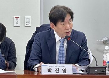 민주연구원 전 부원장 “사법부 없애야 할 지 고민”망언