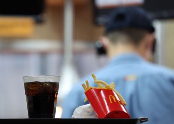 “맥도날드 감자튀김+콜라, 편두통 낫는다”…’맥편두통 세트’ 확산