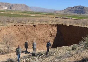 “테헤란, 더 이상 사람 살 수없어 … 수도 옮겨야”
