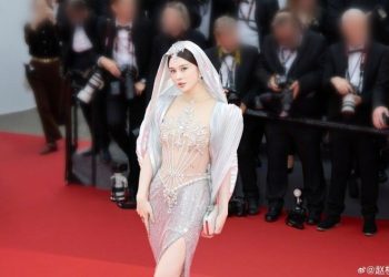 시스루 입은 중국 여배우, 칸영화제 레드카펫서 쫓겨나