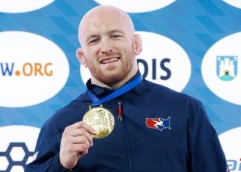 미 ‘레슬링 영웅’ 카일 스나이더, 성매매 현장서 체포