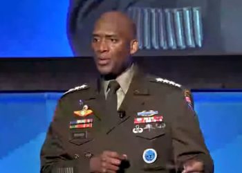 주한미군사령관 “한국은 중일 사이 불침항모 …주한미군 초점, 北격퇴 이상”