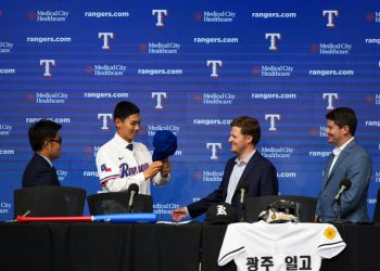 ‘한국의 오타니’ 고교생 김성준, 텍사스 레인저스 입단