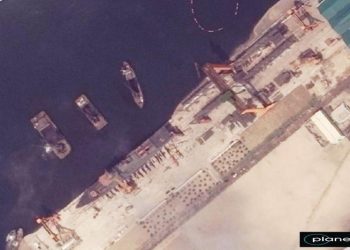 북한 5000톤급 구축함 진수 실패 …진수식 엄중 사고