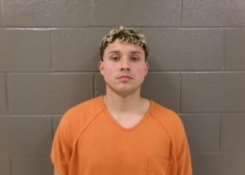 나이 속여 고교 다닌 24세 ‘애 아빠’…1년 만에 체포