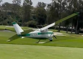 팰리세이즈 리비에라 골프장에 경비행기 비상착륙