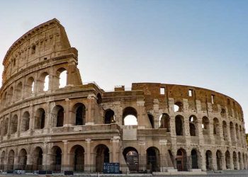 미국인 관광객, 로마 콜로세움 울타리 넘다 창에 찔려 중상