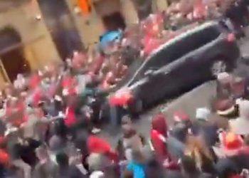 EPL 리버풀 우승 퍼레이드 현장에 차량 돌진 사고 발생