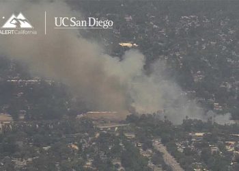 폭염 속 밴나이스 화재… 메트로 운행중단·1명 부상