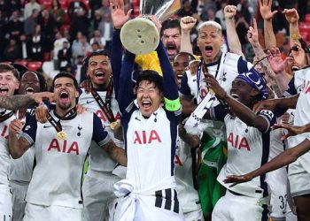 손흥민 마침내 ‘우승 한풀이’…데뷔 15년 만의 첫 정상