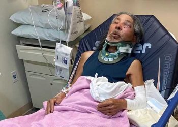 자전거 탄 일본계 교수 향해 차량돌진