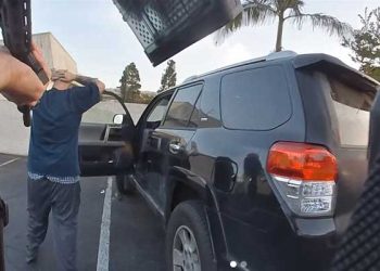 팔로스버디스 우체국 직원, 권총 강도 당했다