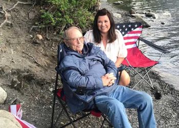 (2보) “아버지, 보청기를 끼지 않은 상태였어요” … 가족들 비통