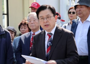 황교안, 후보사퇴…”이재명 막기 위해 김문수 지지”