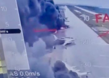 우크라, 러 후방 공격해 폭격기 다수 파괴