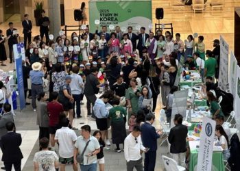 “‘한국에서 배우고 싶어요’… LA 한국유학박람회에 1만여 명 운집”