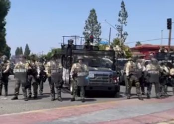 시위대-이민당국 LA서 이틀째 전쟁 중 … LA서 118명 체포(영상)