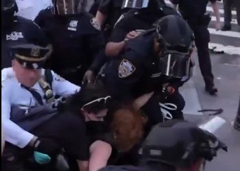 이민단속 반대시위 전국 확산 … 미 전역에서 700명 이상 체포