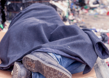 “호의 베풀다 죽음” .. 노숙자 집에 들인 여성, 망치로 잔혹 살해