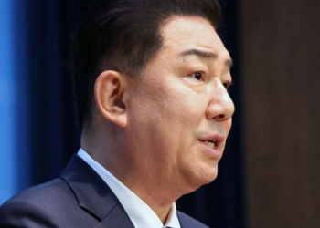 민주 김병기, 의원직 사퇴하나 … 아들 국정원 부정청탁 정황파일 공개