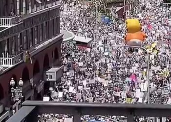 “왕은 필요 없다” .. 전국 2천여곳 반트럼프 ‘NoKings’ 물결(영상)