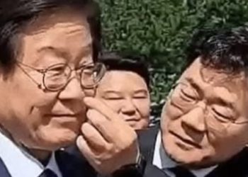 정청래 vs 박찬대, 민망한 민주당 당권 전쟁