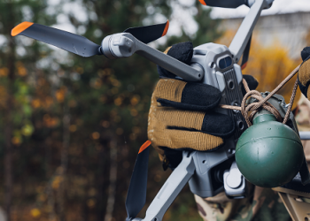 “北, 러 드론 공장에 노동자 총 2만5000명 파견 검토”