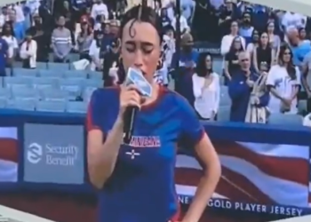 다저스 경기서 미 국가 스페인어로 불러 논란