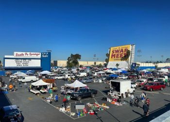 무장 ICE 요원 수십 명, LA 인기 스왑밋 급습