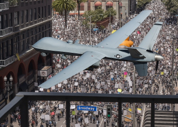 LA 시위 현장에 ‘프레데터 드론’·‘블랙호크 헬기’까지… 감시 강화 논란