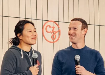 저커버그 재단, 트럼프 눈치에 이민·보건 등 자선활동 중단