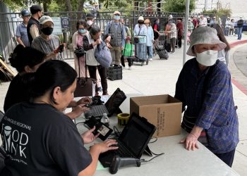 시니어센터 푸드뱅크, 따뜻한 마음도 나눴다