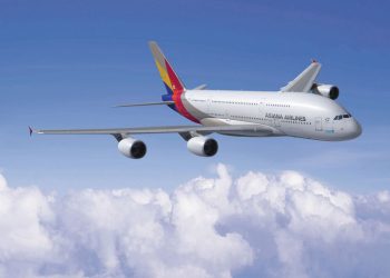 “엔진서 불꽃·연기”…아시아나 여객기 회항