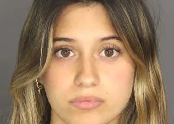 10대 남학생에 4개월간 누드사진 보낸 여교사