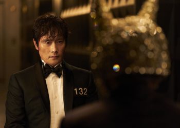 금발 딱지우먼 LA 등장…’오징어 게임’ 세계관 확장 선언