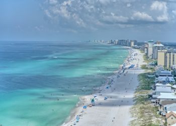 신혼여행이 비극으로…해변 거닐다 벼락 맞아 사망