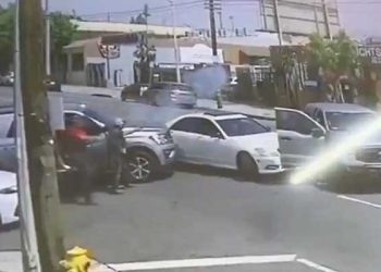 LA 한복판서 ‘차량 들이받고 체포’ … 강경 이민단속, 불안 고조