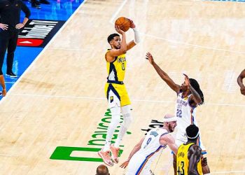 ‘종료 0.3초 전 위닝샷’ NBA 인디애나, 챔프전 극적 첫 승