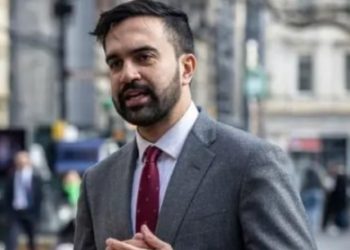 트럼프, “맘다니 불법체류자” 주장…”이민단속국 막으면 체포”